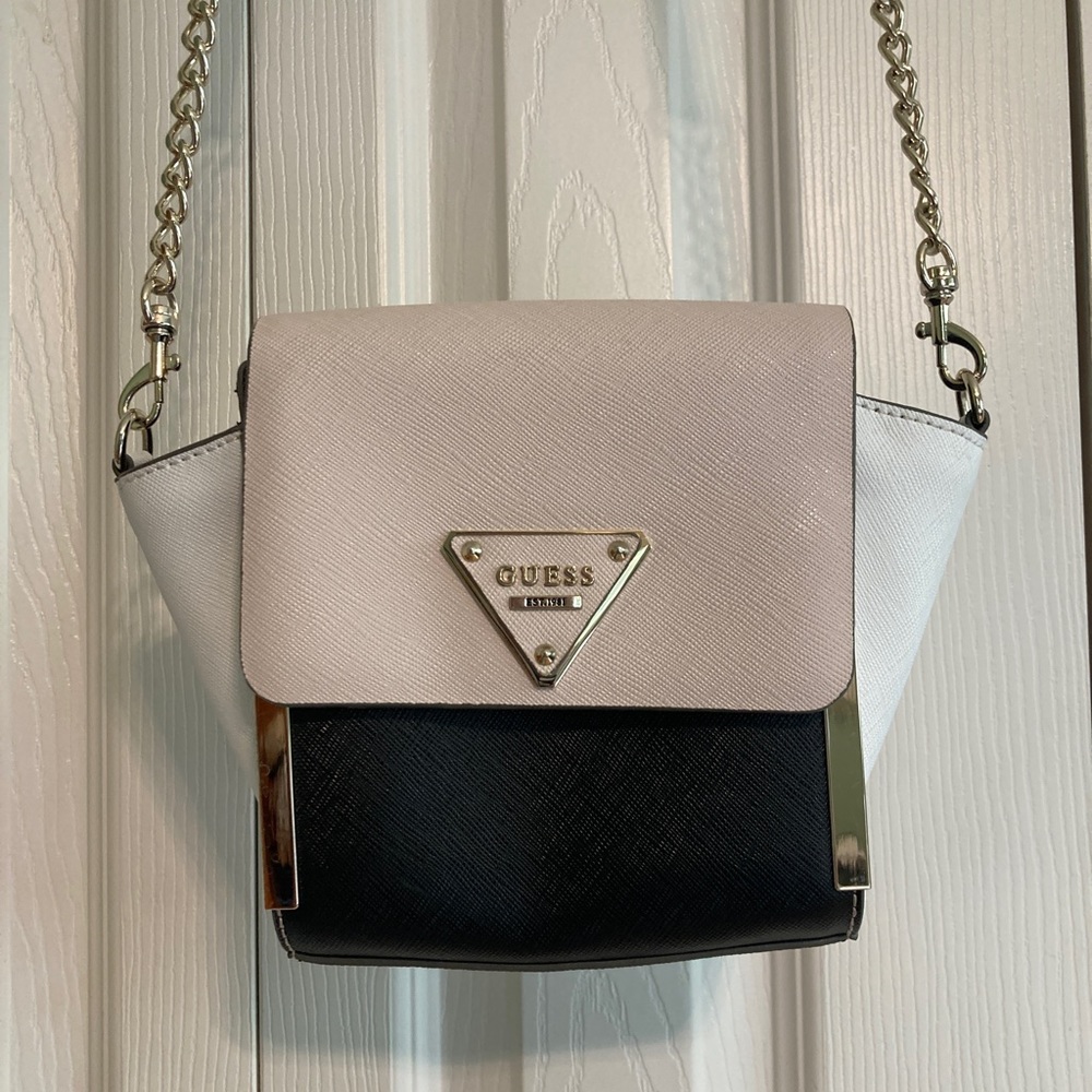 ☘️NWOT GUESS Amber Petite Crossbody Bag